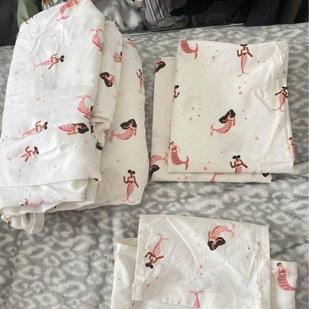 Brand New PILLOWFORT OFF-WHITE Full Sheet Set